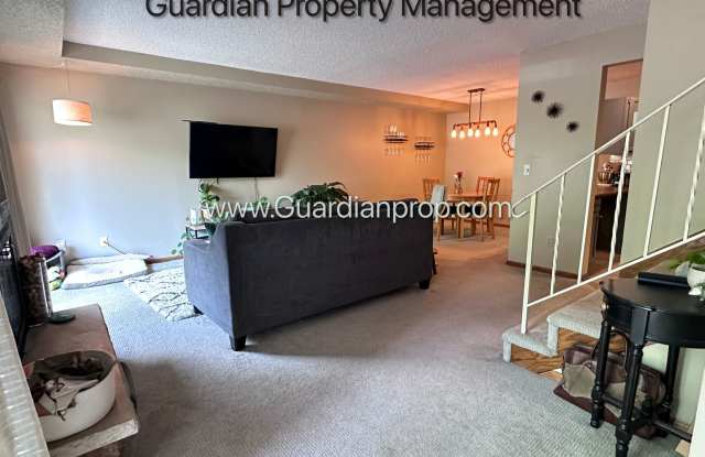 St Louis Park 2 Bedroom Town Home, Dishwasher, 1 Car Garage, Central Air, W/D photos photos