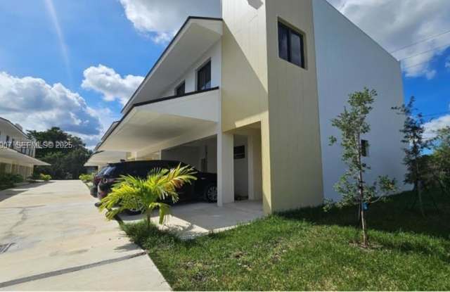 574 Northwest 7th Street photos photos