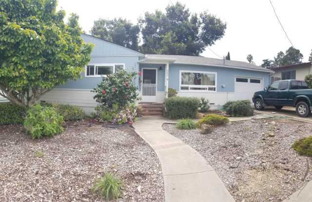 5 bedrooms 2 baths close to campus and huge Backyard! - 265 Ramona Drive, San Luis Obispo, CA 93405