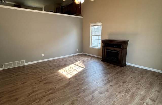 Spacious 4-Bedroom Home in the Heights with 2-Car Garage Gallery 4