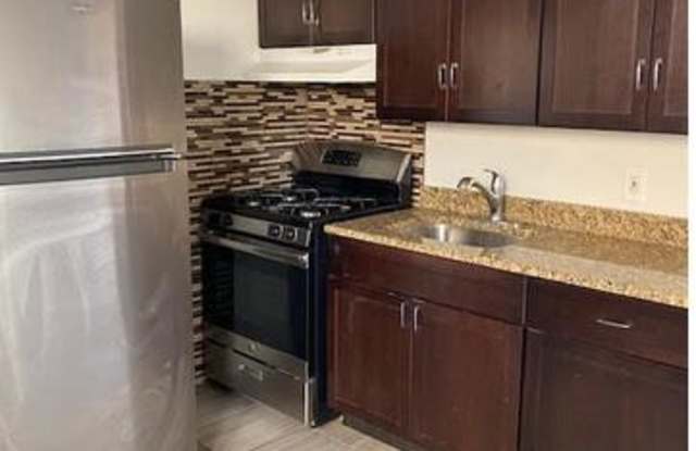 4924 Mulford Str. Gallery 1