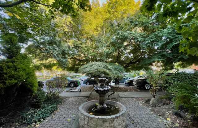 Spacious Top-Floor 2BD in Beautiful Magnolia Neighborhood photos photos