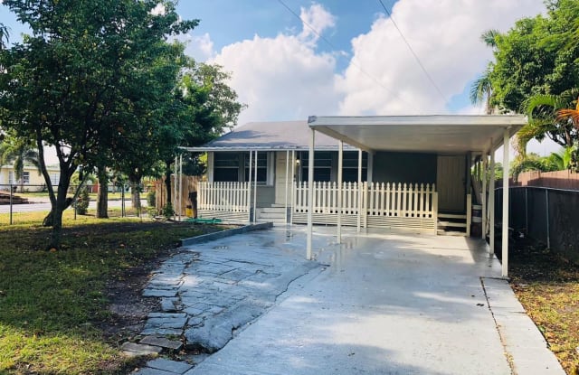 5317 Garden Ave - 5317 Garden Avenue, West Palm Beach, FL 33405