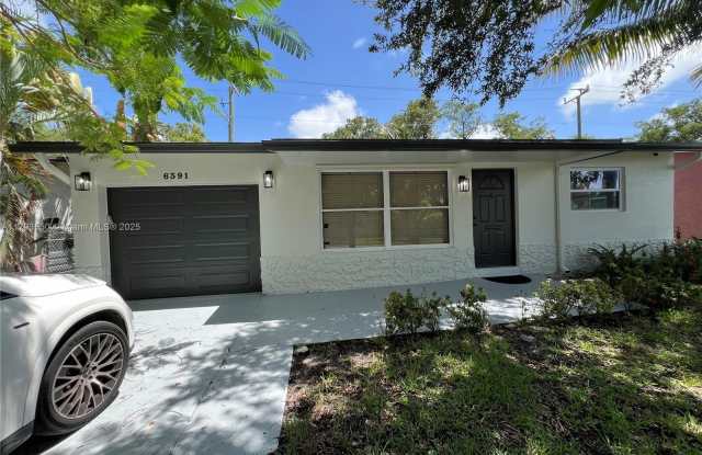 6391 SW 8th St photos photos