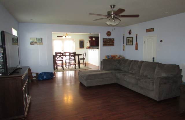 827 Townsend Ct Gallery 2
