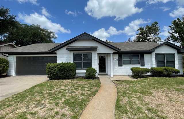 302 Banbury Lane - 302 Banbury Lane, Victoria, TX 77904
