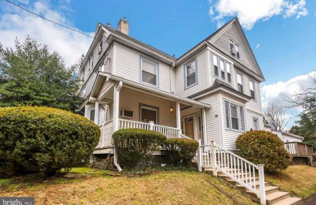8219 FORREST AVENUE photos photos