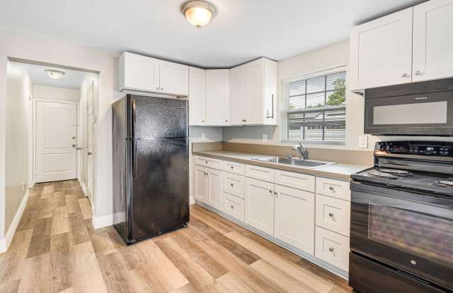 Charming 3-Bedroom Home with Renovated Interior & Large Fenced Backyard – Pet Friendly! Gallery 4