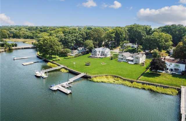 640 Shore Acres Drive Gallery 2