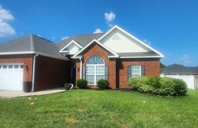 3 Bedroom Single Family Home in Byron - 109 Manchester Lane, Byron, GA 31008