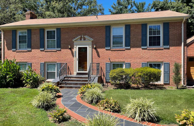 7610 MIDDAY LANE - 7610 Midday Lane, Fort Hunt, VA 22306