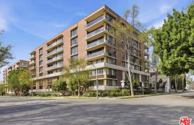 211 S Spalding Dr - 211 South Spalding Drive, Beverly Hills, CA 90212
