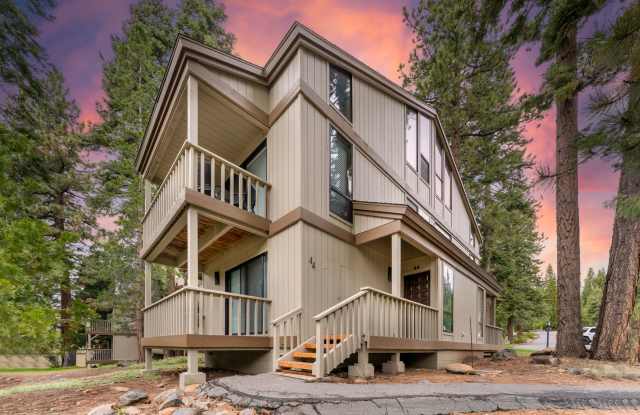 SKI LEASE:  Updated Townhome in Upper Kings Beach! Gallery 1