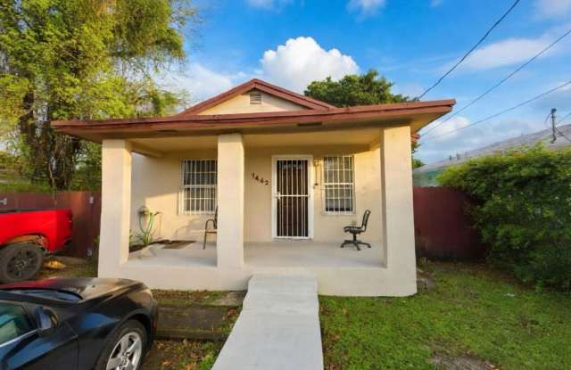 8013 NW 10 Ct photos photos