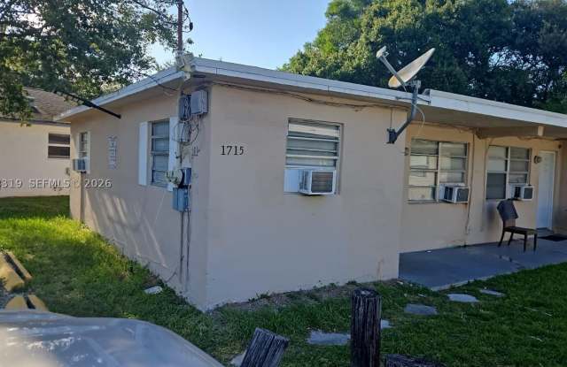 1715 NW 8th Ct Gallery 1