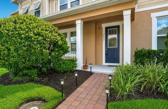 Beautiful 3-Bedroom Townhome with Private Balcony in Guard-Gated Tapestry Gallery 4