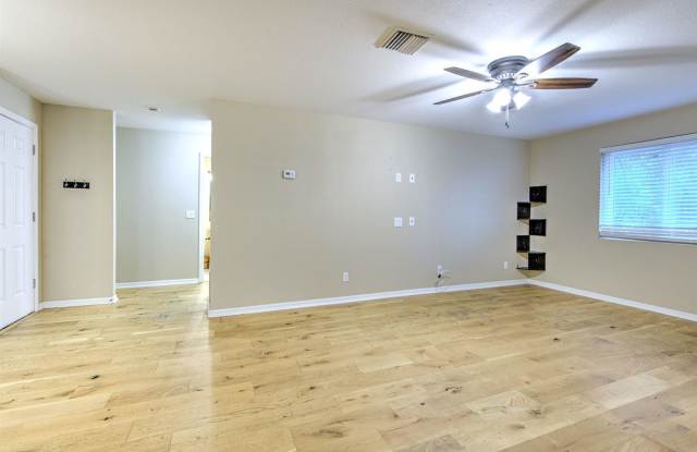 538 Golden Raintree Place Gallery 2