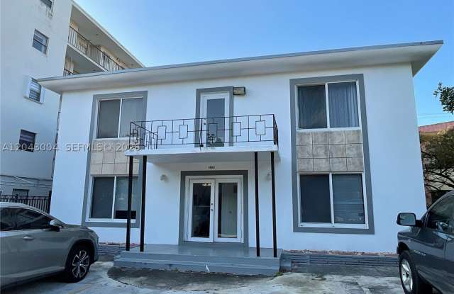1000 Biarritz Dr photos photos