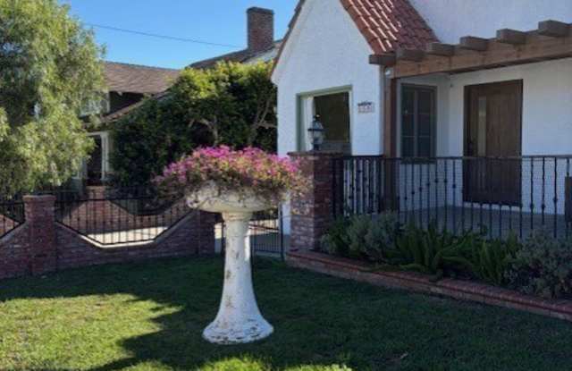 559 W 39th photos photos