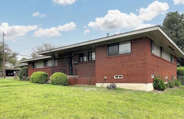 1400 Robin Drive Gallery 3