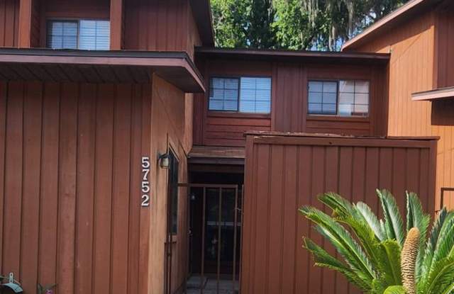 { ROCKWOOD VILLAS } 2/2 Town House Close to UF photos photos