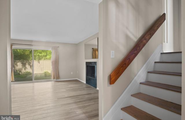 1723 IVY OAK SQUARE Gallery 2