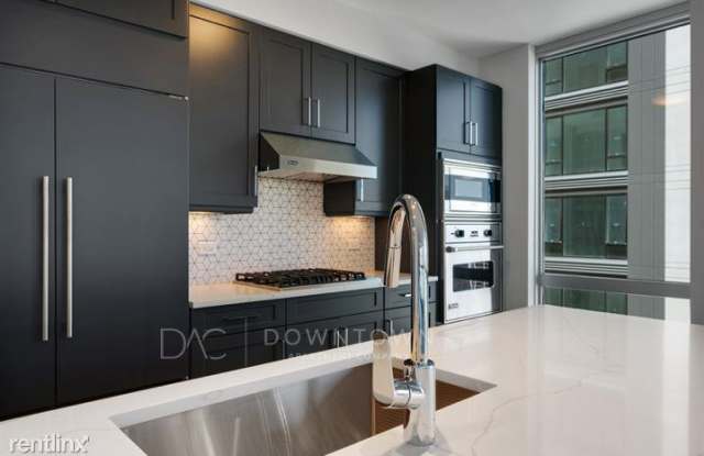 1 W Delaware Pl Gallery 3