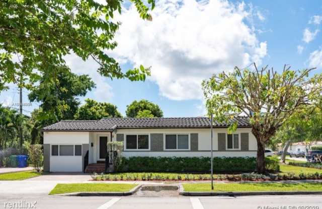 2021 Coral Gate Dr Gallery 4