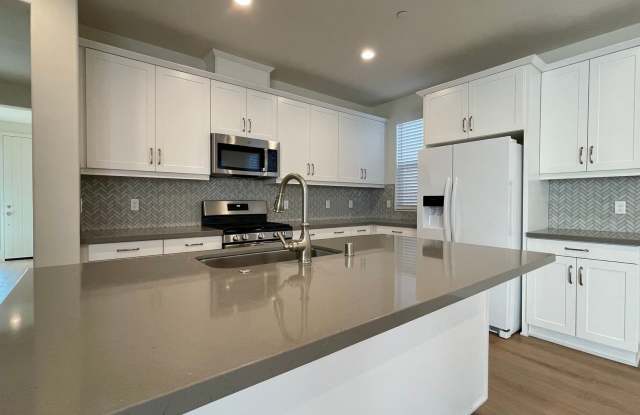 Single-Level 3-Bedroom House in Righetti Ranch with Air Conditioning Gallery 4