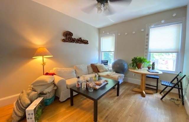 Spacious 4-Bed, 2-Bath on Calumet — Prime Mission Hill Location for Students photos photos