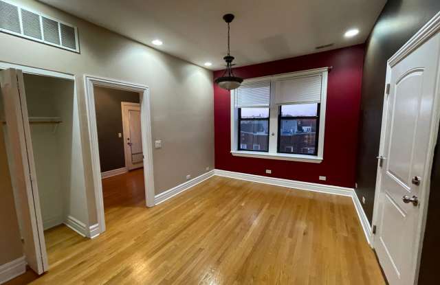 3917 W Altgeld St Gallery 3