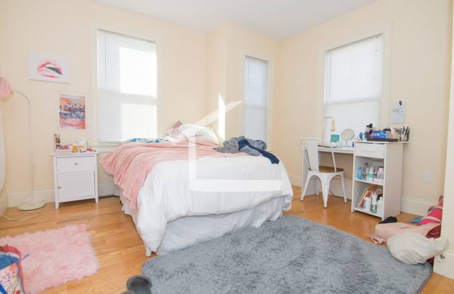 Nice 4 bed near BU Gallery 4
