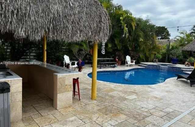 15041 SW 149TH - 15041 Southwest 149th Street, Country Walk, FL 33196