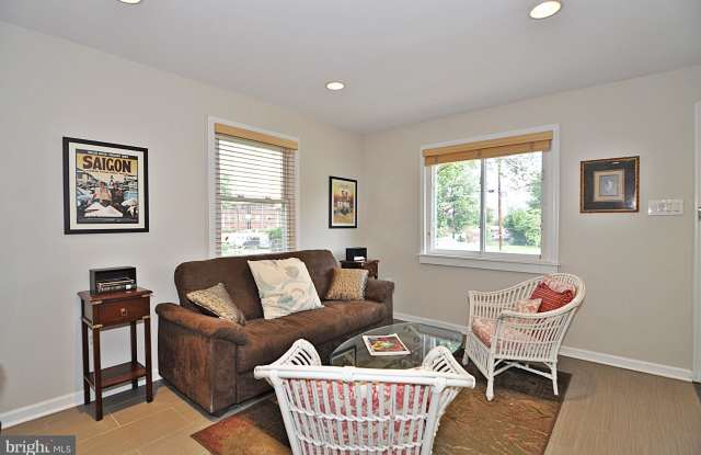2307 GLENDALE TERRACE Gallery 4