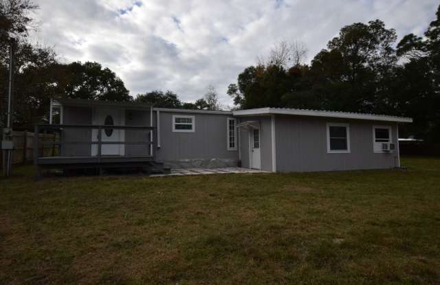 2 Bedroom, 1 Bath Single Family Manufactured Home For Rent at 40919 Pine Tree Lane Eustis, Fl. 32736; Range, Refrigerator, D/W, Window AC/Heat. photos photos