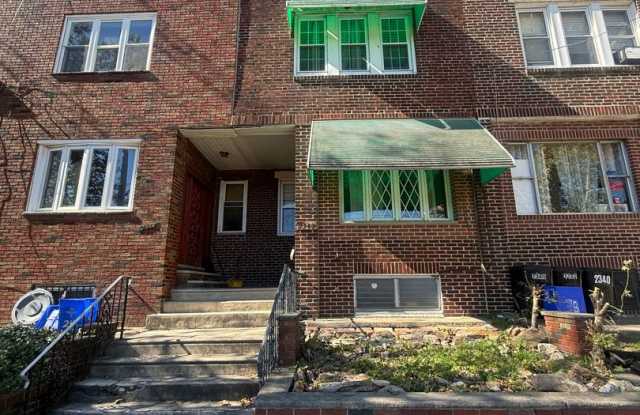 3 bedroom, 1.5 baths house with washer and dryer Gallery 1
