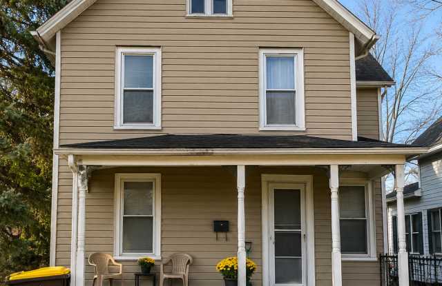 528 1/2 S State Ave photos photos