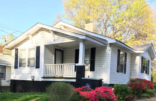 SPACIOUS 2 Bed House w/ detached garage storage area! DEPOSIT-FREE Renting option thru OBLIGO! Deposit Alternative available. photos photos