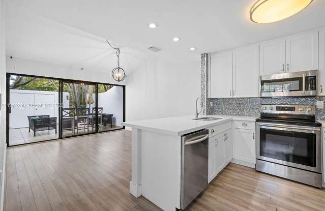 20900 Leeward Ct photos photos