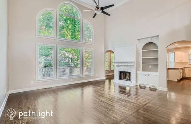 600 Creekbank Court Gallery 4