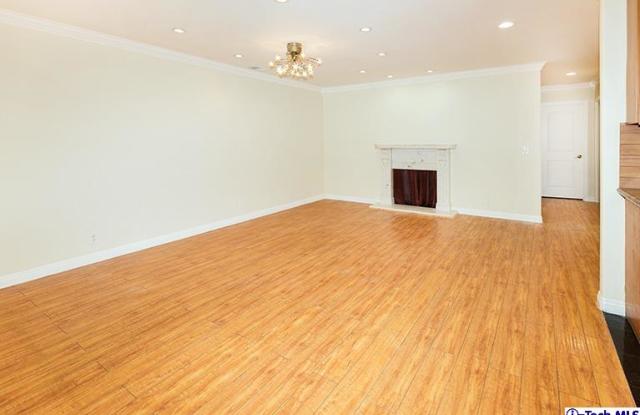 14718 Wyandotte Street Gallery 2