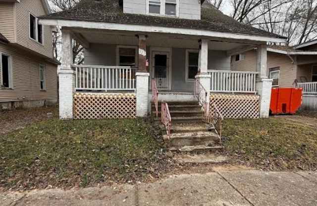 327 East Stuart Avenue - 327 East Stuart Avenue, Decatur, IL 62526