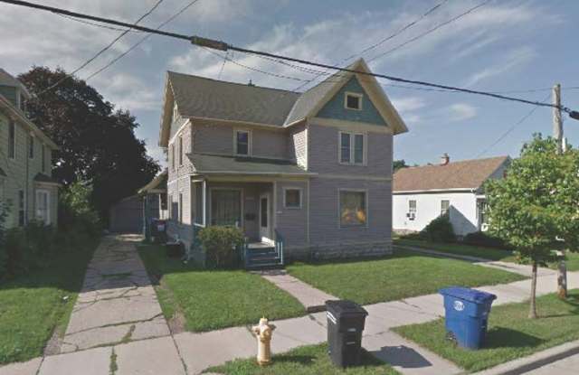 For Rent: 5 bed / 2 bath home in Oshkosh photos photos