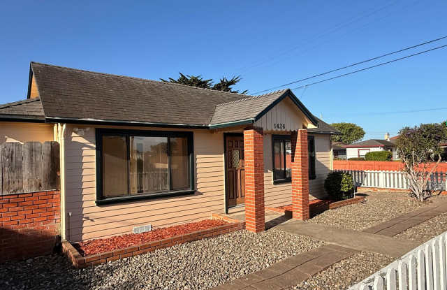 This two-bedroom, one-bath home in Upper Seaside photos photos