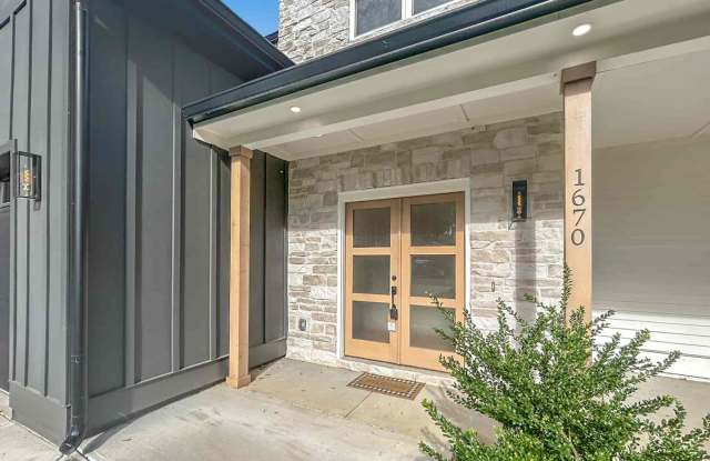 Modern  4BR Craftsman Perfection Minutes from Marietta Square & The Battery Gallery 4