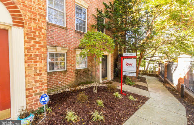 2313 N GREENBRIER COURT - 2313 North Greenbrier Court, Arlington, VA 22207