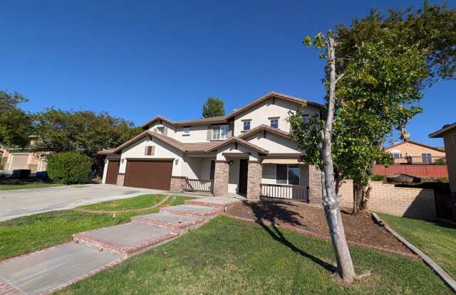 Beautiful Home in Canyon Crest with 3-Car Garage Gallery 4