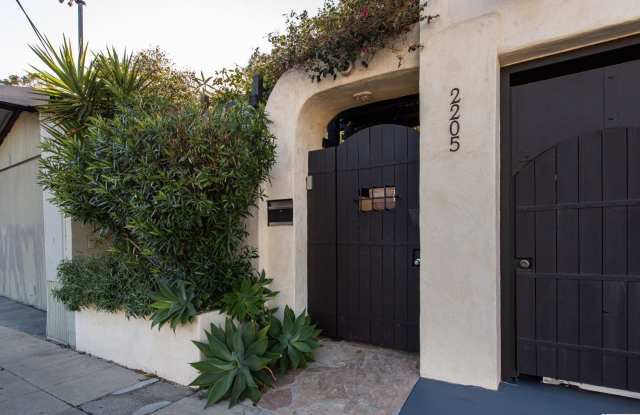 2205 Hyperion Avenue Gallery 3