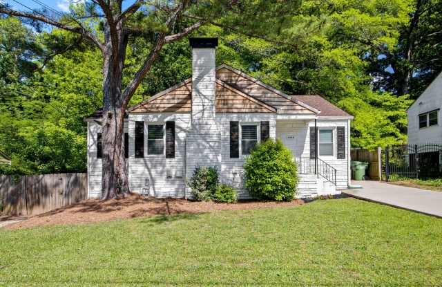 Pet-Friendly 3BR near Grady, Downtown & Airport Gallery 1