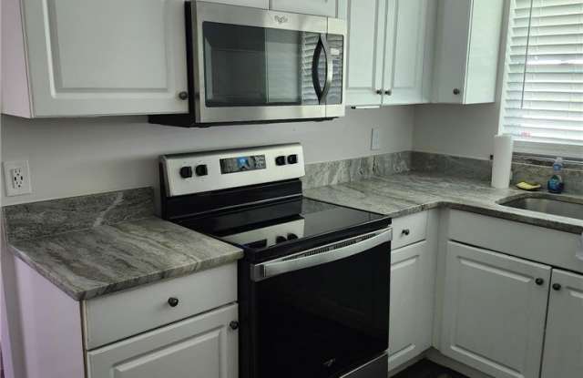 6313 Saint Andrews Circle S Gallery 2